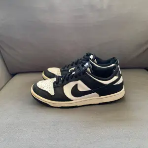 Nike dunk low (pandas) strl 40. Självklart äkta