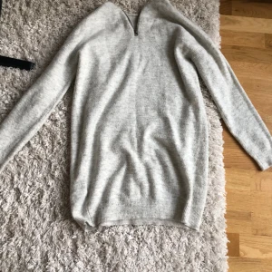 Tjocktröja lång - En lång tjocktröja grå pris kan diskuteras 