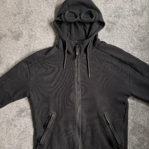 C.P Company hoodie - 9/10 cond, Nypris 2,400 kr och kvitto medföljer. Storlek M men passar även S