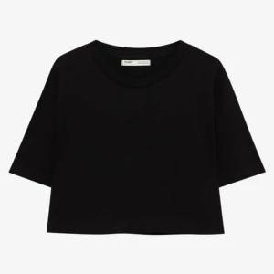 Pull&bear magtröja - Jag säljer min magtröja från pull&bear för jag får inte användning av den. Den har även prislappen kvar. Pris kan diskuteras💕