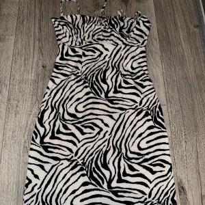 Leopard klänning  - Oanvänd storlek S 