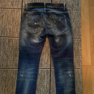 Dondup jeans - Fina dondup jeans, bra skick, säljer pågrund av att dem inte passa, nypris ca 3.5 tusen, för fler bilder kom dm samt kan gå ner lite vid snabb affär