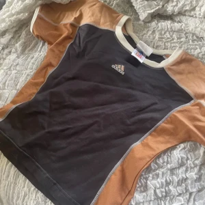 Tränings t-shirt  - Tränings tröja i storlek L men skulle säga att den är i storlek S och passar även M