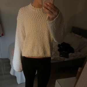Jätte fin stickad tröja  - Jätte fin stickad tröja ifrån hm. Nästan aldrig använd 💞