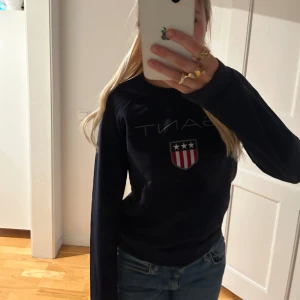 Gant tröja - Marinblå Gant tröja i storlek XS, fint skick!🤍