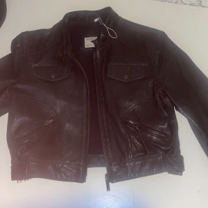 Supersnygg skinnjacka från Bershka - Superfin skinnjacka från Bershka i bra skick 💋Äkta läder