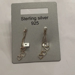 Silver örhängen.  - Säljer nu dessa äkta silver örhängen eftersom de aldrig kommer till anvöndning. Köpta på guldfynd 