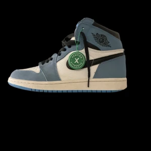 Air Jordan university blue  - Säljer mina Jordans för de kommer inte till användning längre. Säljer så billigt för de tyvärr inte är så populära längre. Pris går också att diskuteras👍de är knappt användna så de är i bra skick. De är är äkta.