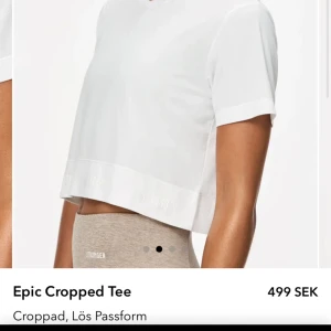 Stronger t-shirt - Vit stronger tröja i väldigt skönt material! Köpt för 499kr. Säljer så den blivit för kort för mig. Hör av vid frågor 😊använd men absolut inte jättemycket 