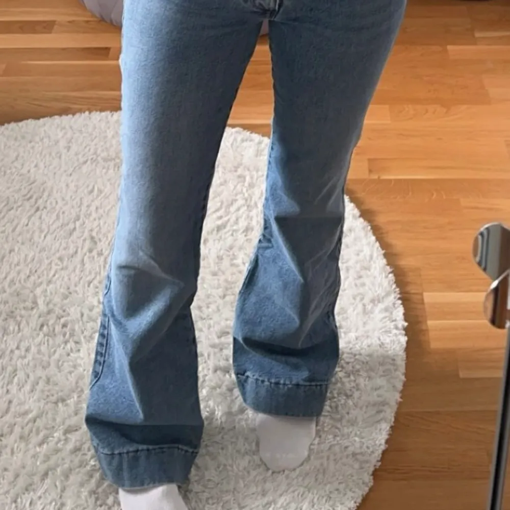 Boutcout jeans i strolek 26/32 från wrangler . Jeans & Byxor.
