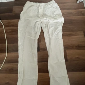 Linne byxor  - Säljer dessa fina linnebyxor från lager dom är endast testade dom är inte genomskinlig!💗 Och alldeles för långa på mig 