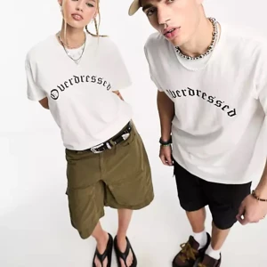 Oversized Tshirt - Säljer denna tröjan då jag beställde den i fel storlek. Passformen är oversized och har aldrig använt tröjan!🫶🏼