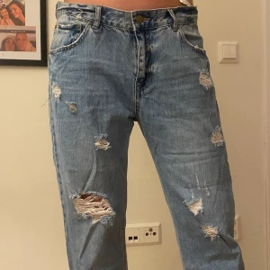 Baggy jeans - Baggy jeans oanvänd, i bra skick dessa fina jeans kommer tyvärr inte till användning längre och därför ska dessa säljas 