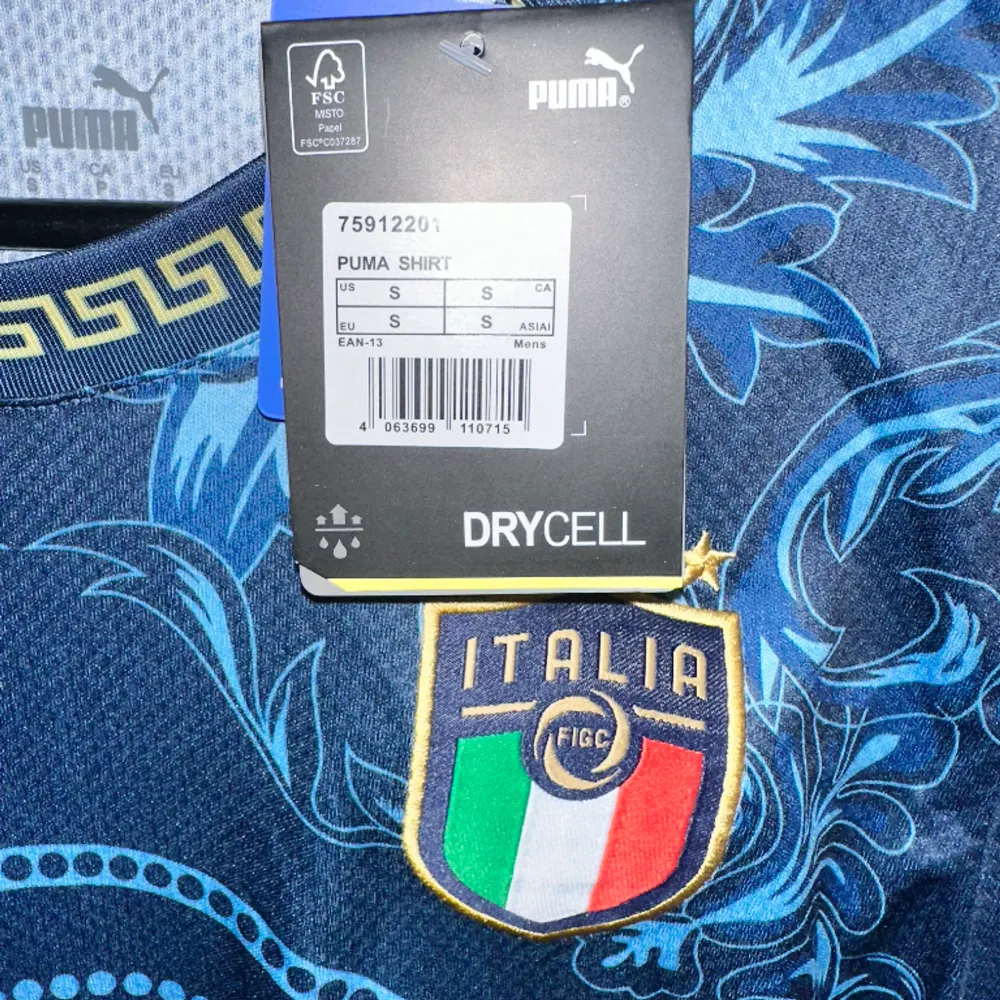 Italia puma t-shirt storlek s pris 500 för mer info&bilder skriv dm. T-shirts.