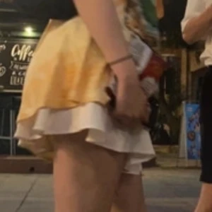 kjol - väldigt söt kjol använts en del men inte längre i bra skick!