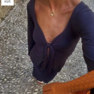 Design by si topp - Säljer denna superfina topp då jag tyvärr inte får användning av den. Endast använd en gång och är i fint skick💓