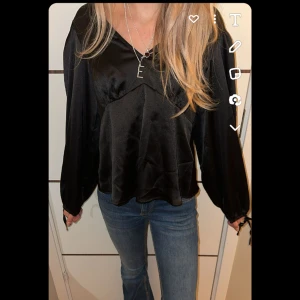 Svart blus - Svart blus i nyskick från object, nypris 500💕skriv priv för flera bilder