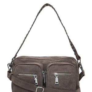 Fin Noella väska - Använd fåtal gånger. Går att få egna bilder på väskan Säljer den för 400kr