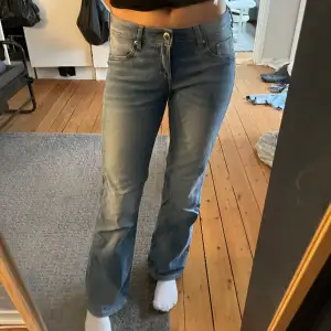 Ett par jeans i storlek s!
