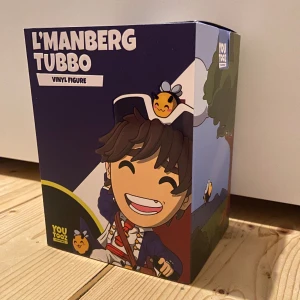 Tubbo L’manburg Youtooz - Tubbo lmanburg youtooz, säljer för att jag inte längre tittar på honnom. Allting i fint exemplar kommer även med en genomsnittligt plast förpackning. Skriv för fler bilder. 