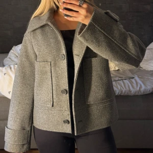 Kappa - Säljer min jätte fina kappa från Kappahl. Jätte fint skick som ny, använd en vår🩷