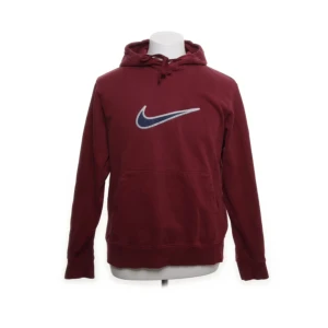 Nike Hoodie - Vintage Nike Hoodie i storlek Medium. skicka dm om du har några frågor / vill ha bilder / mått✌🏼