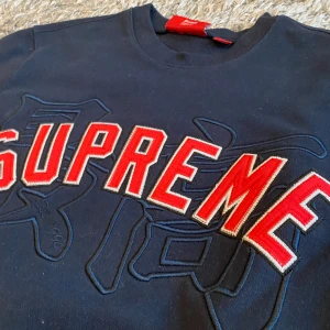 Supreme tröja  - Säljer min supreme tröja i väldigt bra skick. Storlek S! Pris kan diskuteras.