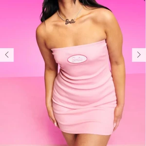 Barbie klänning 🩷 - Barbie klänning, Aldrig använd 🩷