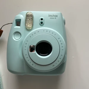 polaroid - polaroid kamera som ej används längre, använt o funkat bra 🌟