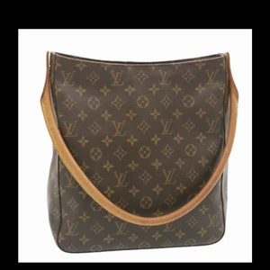 Louis Vuitton  - Säljer min fina Louis Vuitton väska! Den är verkligen som ny och jag kan såklart fixa tydligare bilder. De två första är lånade för att visa hur väskan ser ut! 