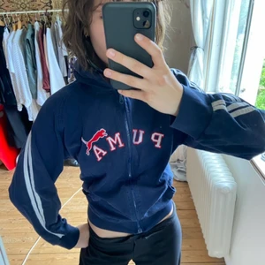 Puma zipup  - En jätte fin och skön puma zipup i fint skick! 