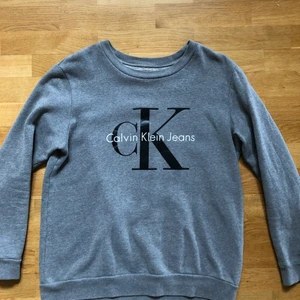 Calvin Klein Sweatshirt  - Storlek S. Betalar ej för frakt.