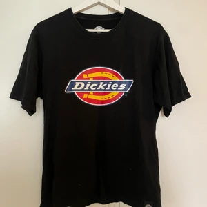 T-shirt  - En inprincip oanvänd dickies t-shirt🖤