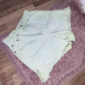 Zara shorts  - Zara shorts i storlek 34! Supersnygg shorts som säljs inte längre på Zaras webbplats! 💕