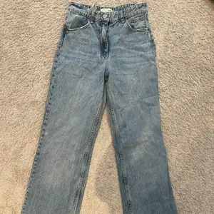 ❗️Säljer dessa jeans då jag inte använder de längre. Jeansen är i storlek 36💕