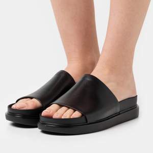Helt oanvända sandaler från Vagabond i storlek 42! Normala i storleken! 100% läder! NYPRIS: 800:-