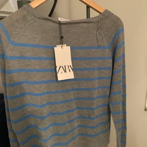 Zara tröja  - Randig zaratröja Aldrig använd med prislapp kvar. Säljer för 80kr + frakt I stl S