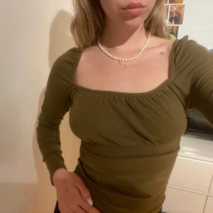 Grön topp - Superfin gröntopp från Pemelas kollektion med nakd i storlek s!