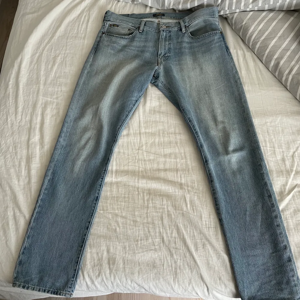 Raka jeans med snygg passform. Jeans & Byxor.