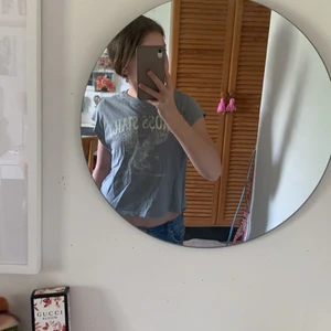 T-shirt - T-shirt från HM aldrig använd köpt för 99 säljer för 49+frakt. Du står för frakten. Liten i storleken 