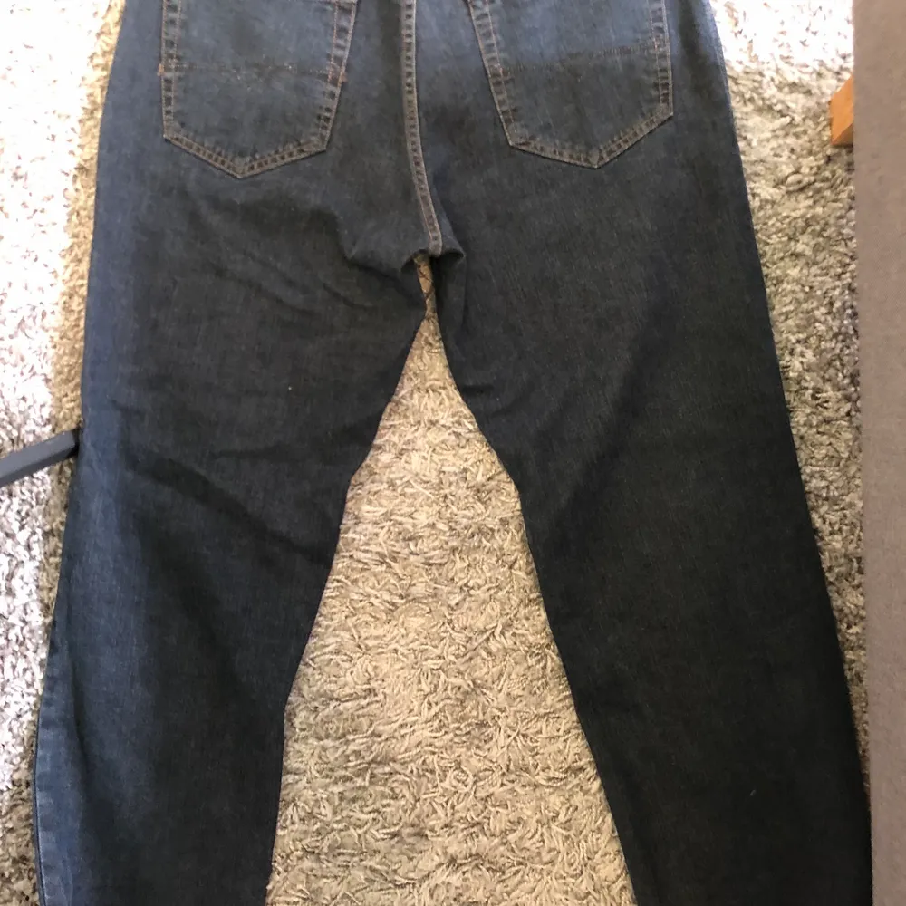 Mörkblå Pierre cardin jeans. Storlek w35/l30. Original pris 1200kr. Jeans & Byxor.