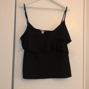 Billliga toppar - Snygga toppar för en kväll ute säljs pågrund för stor för mig. Bra material