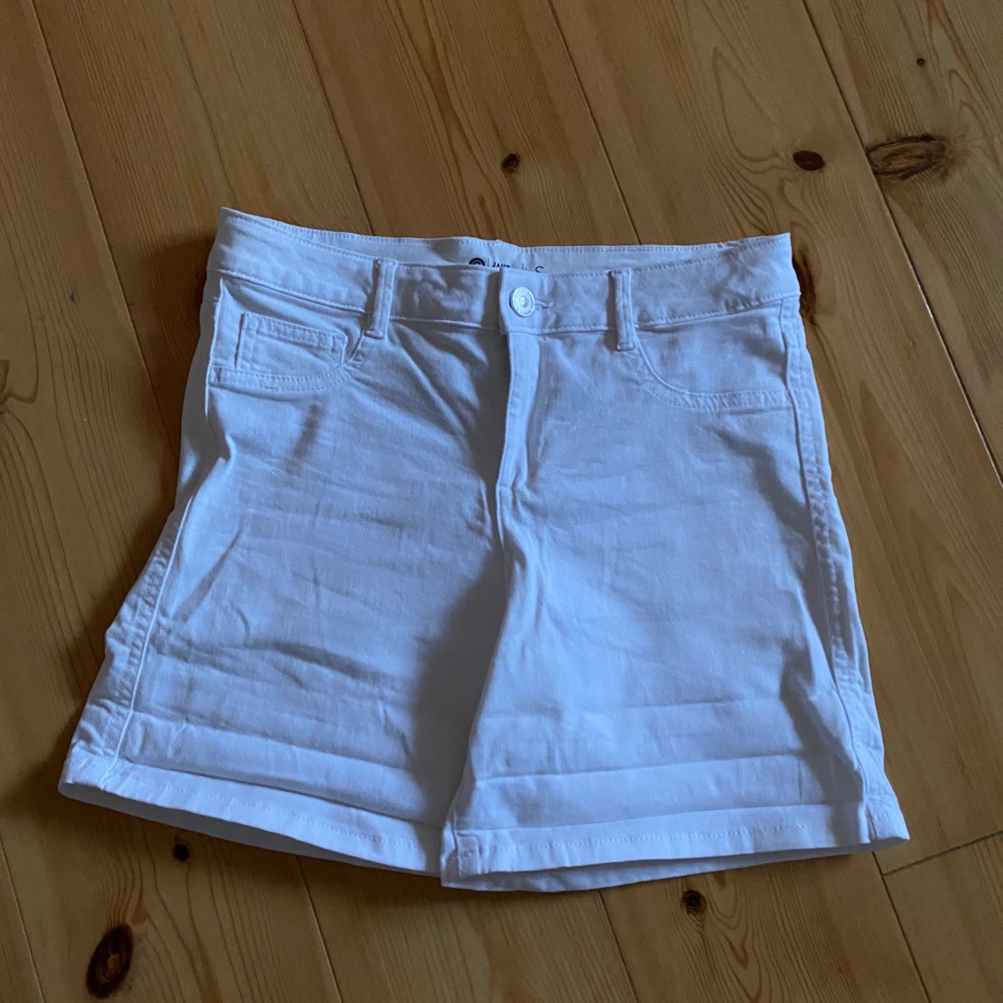 Vita jeansshorts - 90