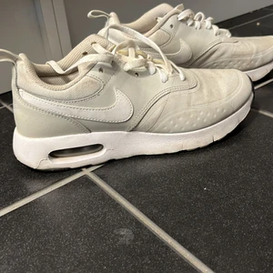 Nike air  - Super fina skor från Nike. Använd 1 gång men tyvärr för små . 