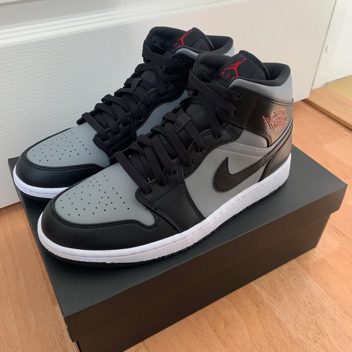 Jordan 1 Mid Shadow Red