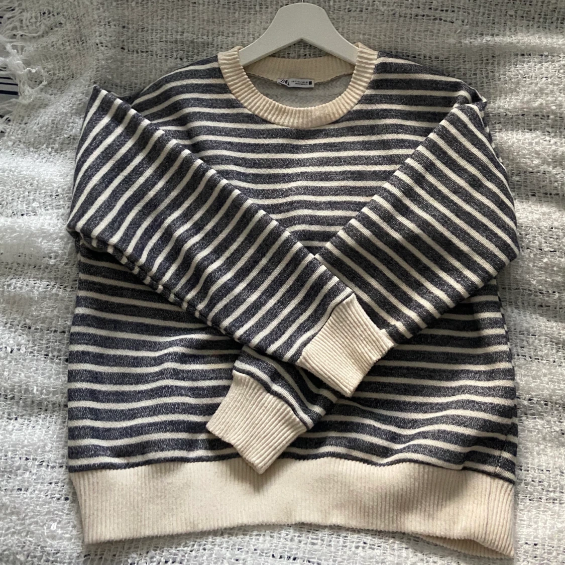 Randig stickad/sweatshirt