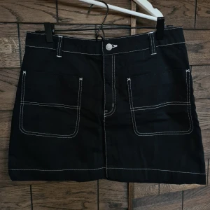 Svart kjol - Svart minikjol från Weekday