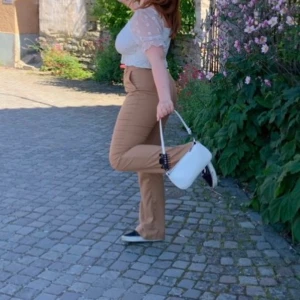 Kostymbyxor  - Säljer dessa kostymbyxor köpa på nelly, knappt använda, de är i storlek XL och köpta för 400kr säljer nu för 150kr plus frakt, skriv vid frågor💓kan mötas upp i Karlskrona eventuellt i närheten 