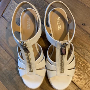 Michael Kors Wedge - Klackar ifrån Michael Kors Wedge Storlek 38