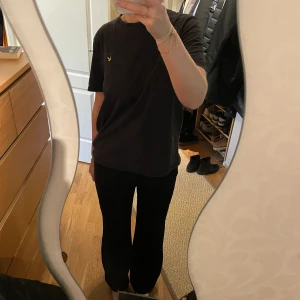 Kostymbyxor  - Säljer mina as snygga kostymbyxor från Lindex då det är förstora på mig tyvärr och nästan helt oanvända 